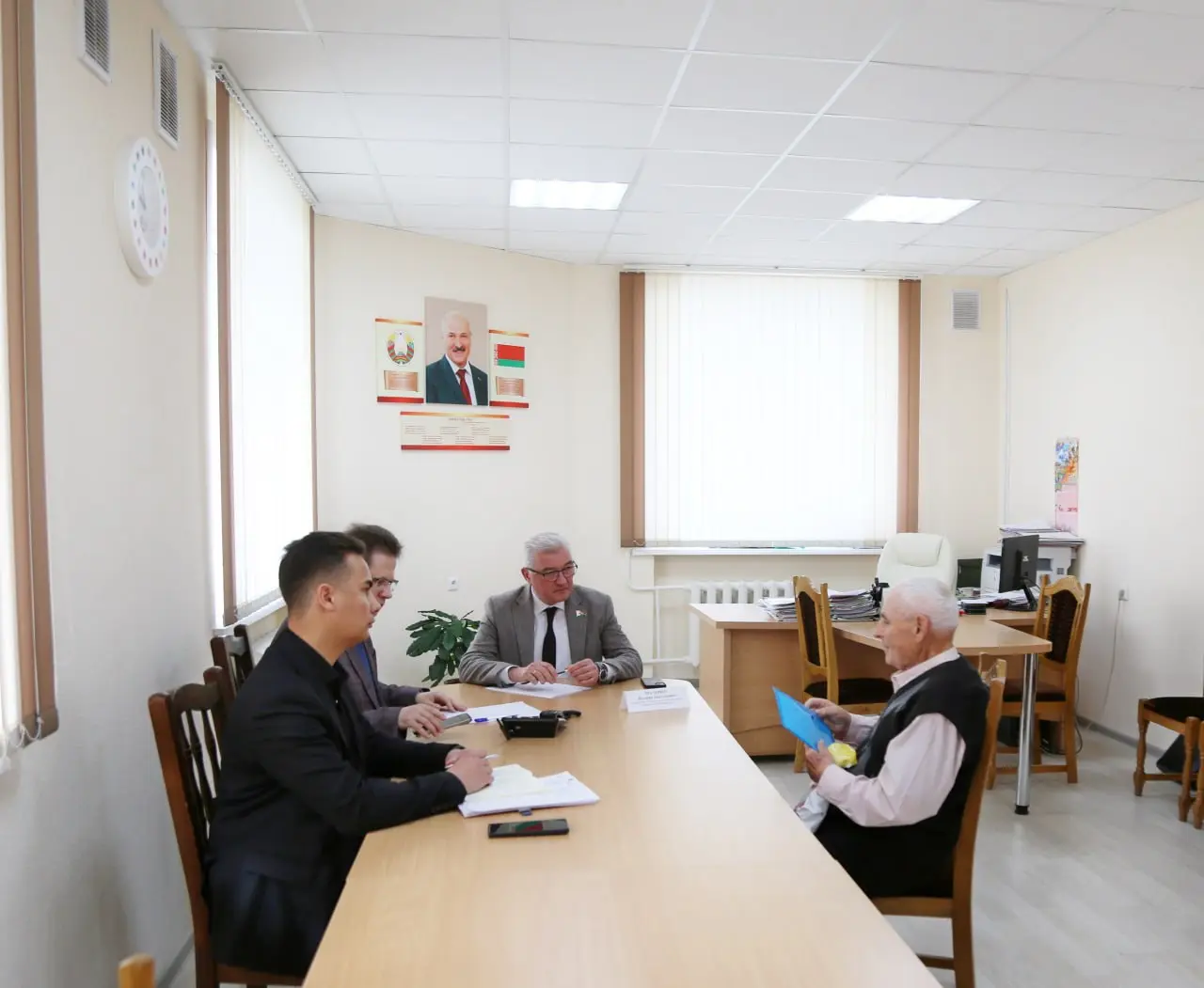 Прием граждан провел в Шклове депутат Палаты представителей Валерий Малашко