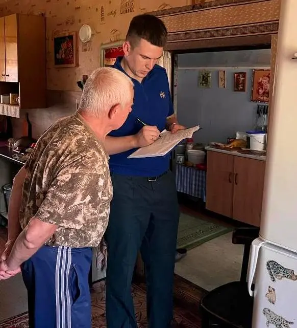 Пожарно-профилактическую работу в жилом секторе проводят шкловские спасатели